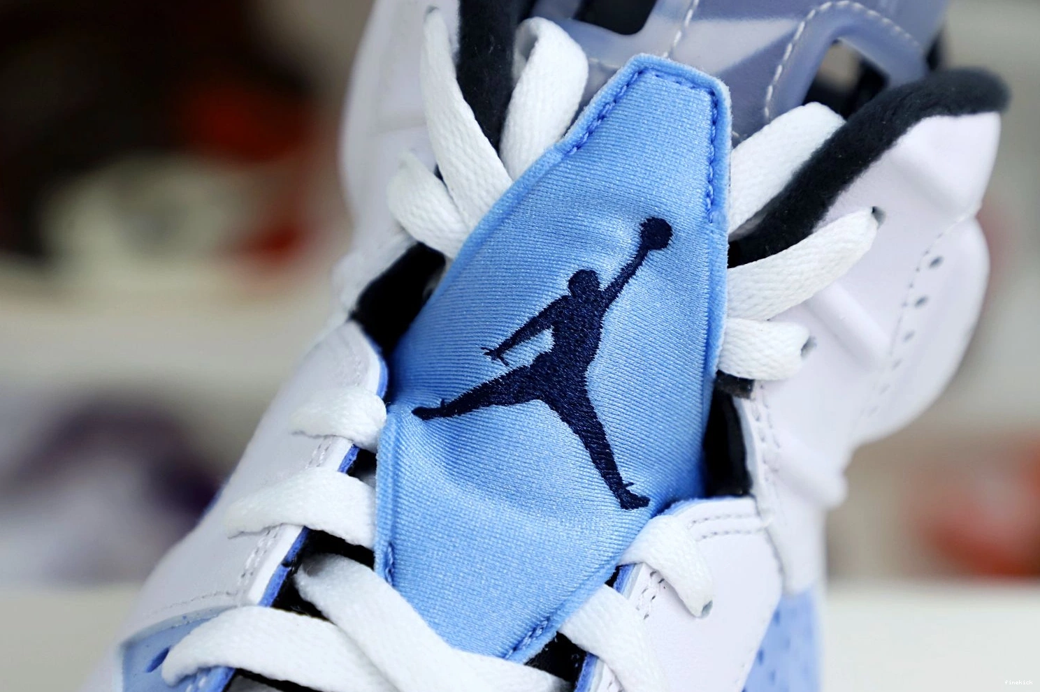 RETRO HOME' AIR 6 JORDAN 'UNC 0825